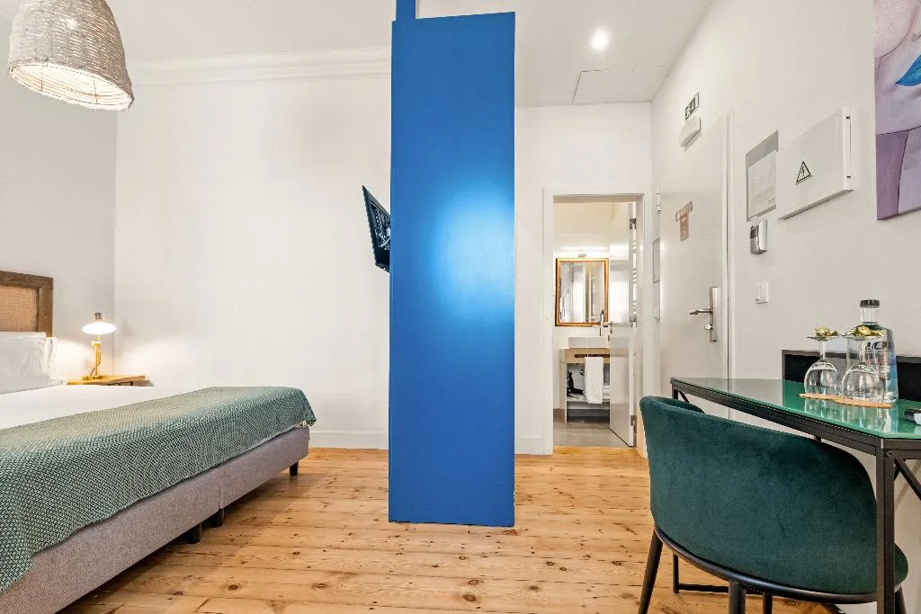 DOUBLE SUPERIOR WITH DOUBLE BED Room, Jardim Da Lapa By Shiadu, Lisbon