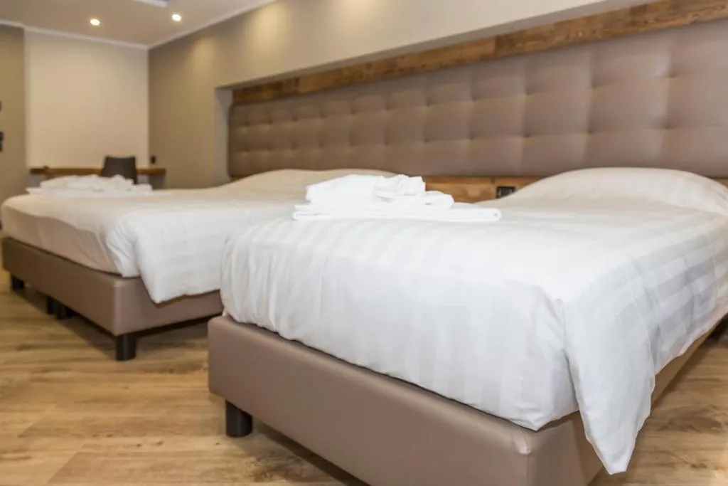 TRIPLE WITH BALCONY Room, Hotel K2, Milan
