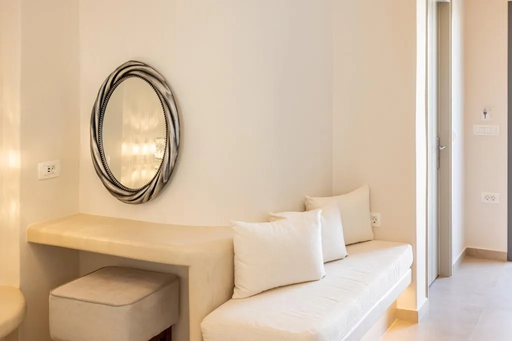SUITE WITH JACUZZI Room, Hotiday Santorini Mesaria, Santorini