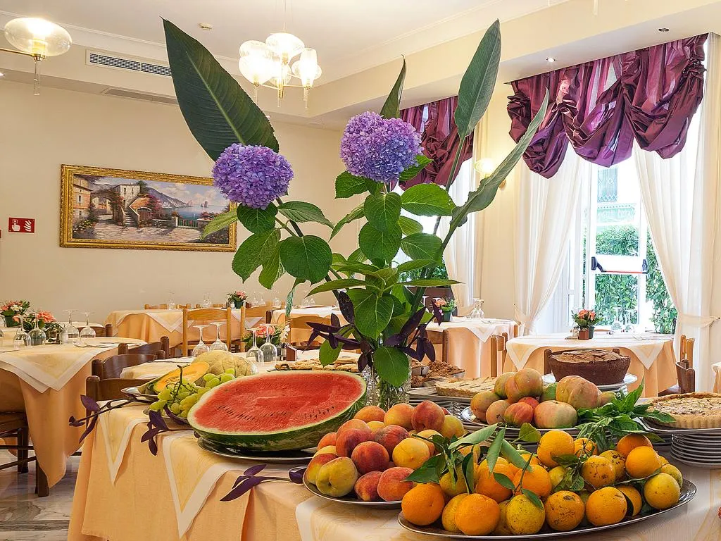 Restaurant, Club Sorrento, Naples