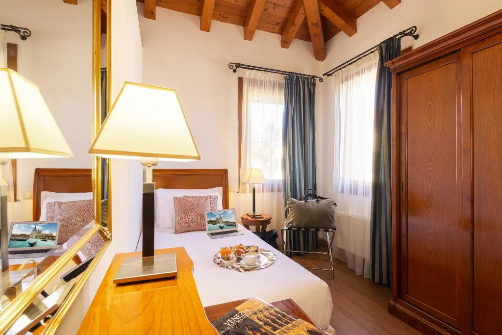 SINGLE STANDARD Room, Venice Resort Airport Hotel, Venice