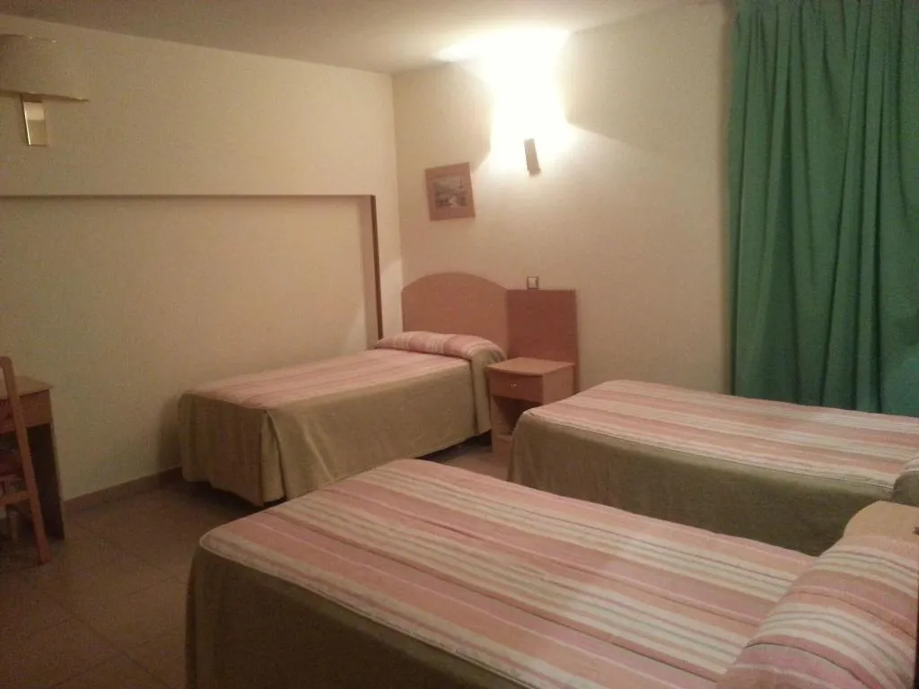 Room, Hostal El Arco, Madrid