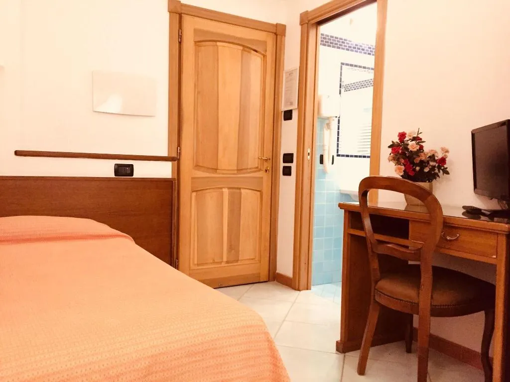 Room, Pineta, Naples