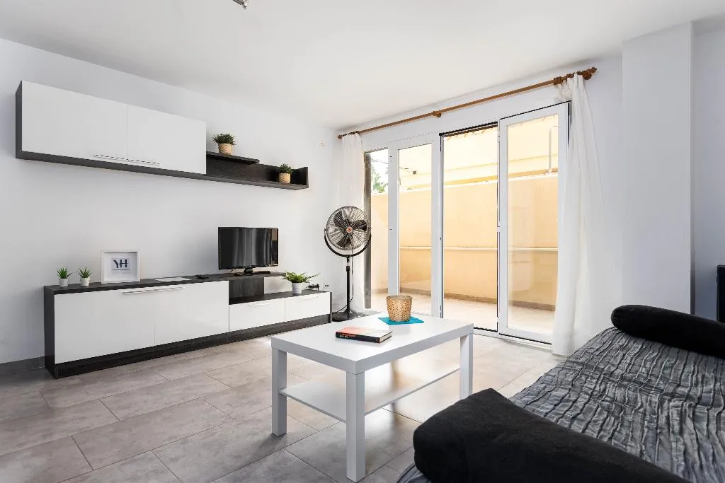 APARTMENT WITH TERRACE Room, Acapulco Apartments, Majorca