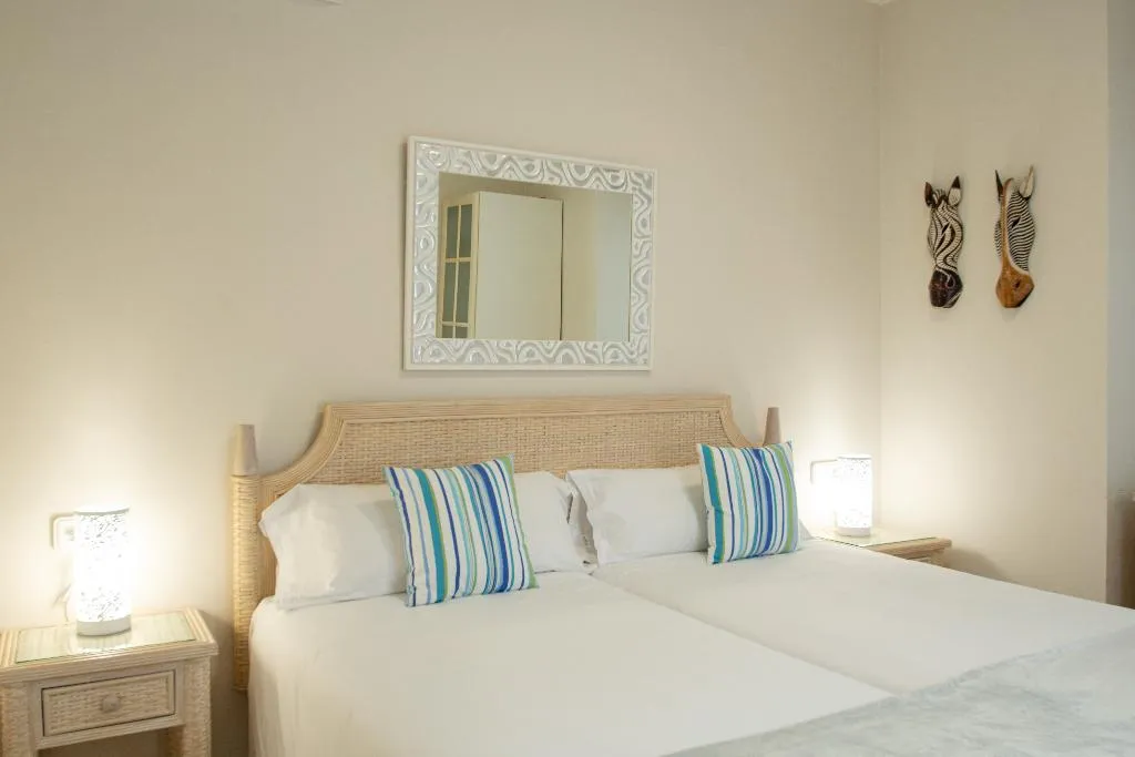 BUNGALOW SUPERIOR CAPACITY 3 Room, Apartamentos LIVVO Coloradamar, Lanzarote