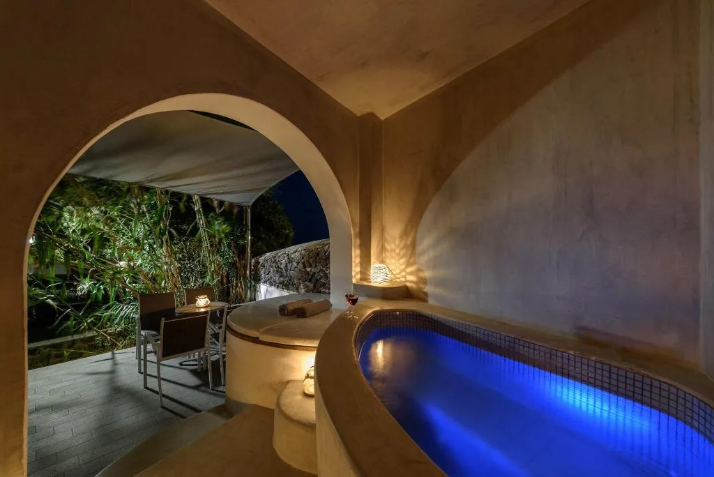 Pool, Anemomilos, Santorini