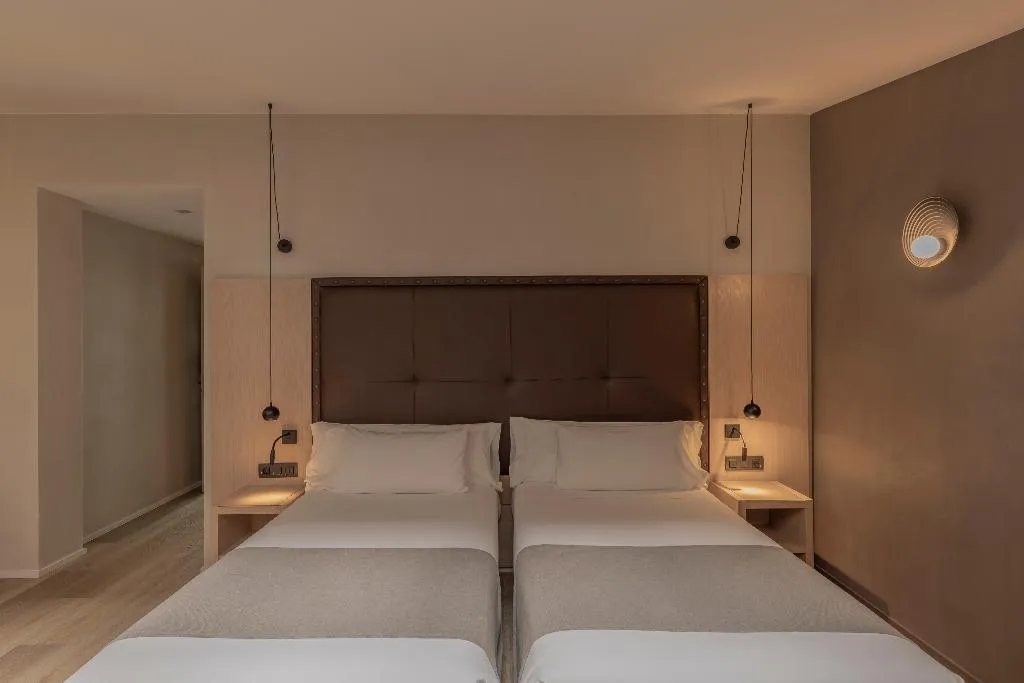 FAMILY ROOM DELUXE Room, Gran Hotel Barcino 4*S, Barcelona