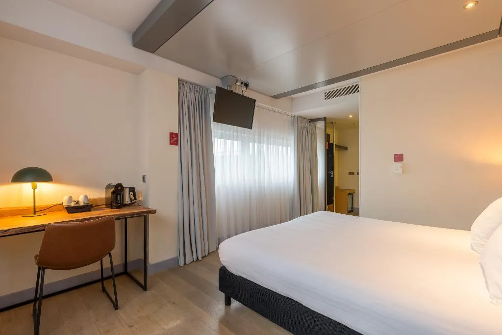 DOUBLE DELUXE Room, Leonardo Hotel Almere City Center, Amsterdam