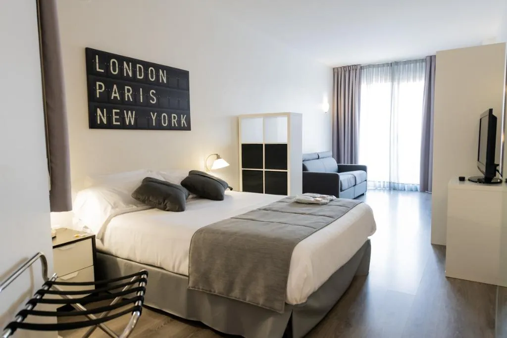 Room, Aparthotel Atenea Calabria, Barcelona