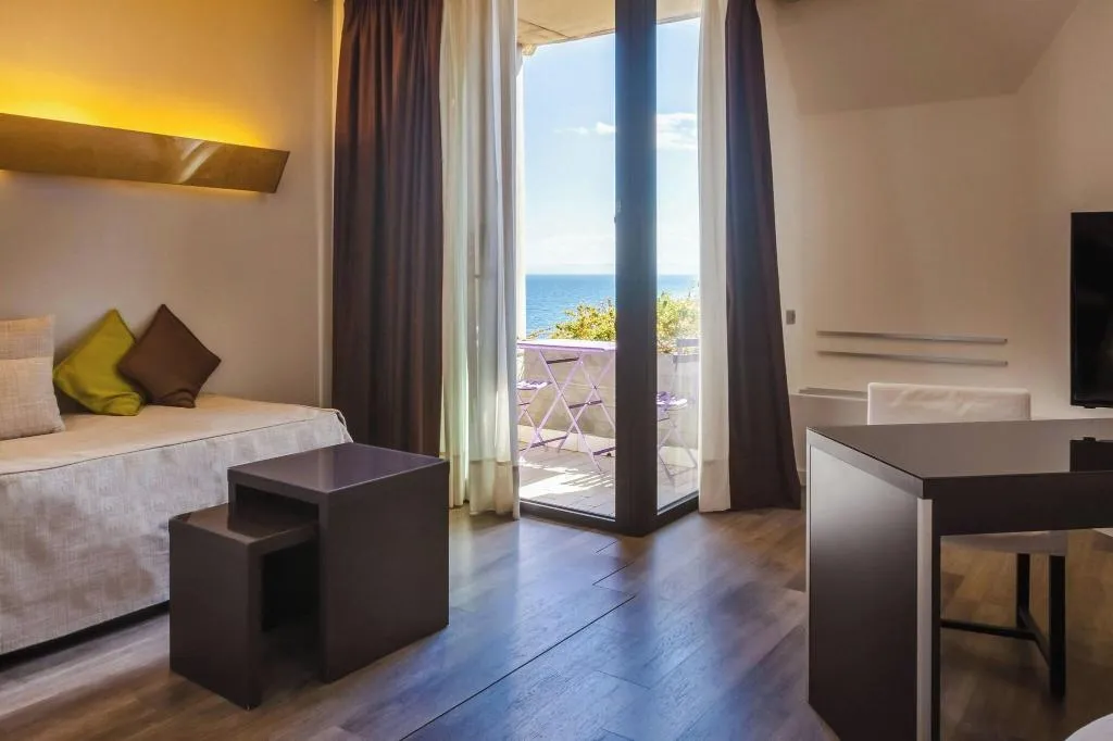 DOUBLE DELUXE WITH VIEWS Room, Four Points by Sheraton Catania Hotel & Conference, Catania