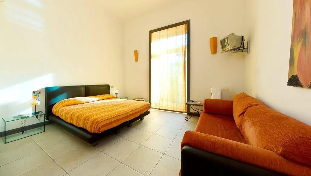 Room, Caracciolo10, Naples