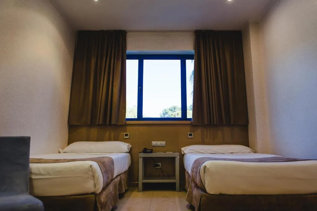 DOUBLE SINGLE USE TWO BEDS Room, Mas Camarena, Valencia