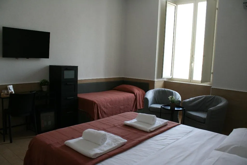 FAMILY ROOM STANDARD Room, Hotel H22, Naples