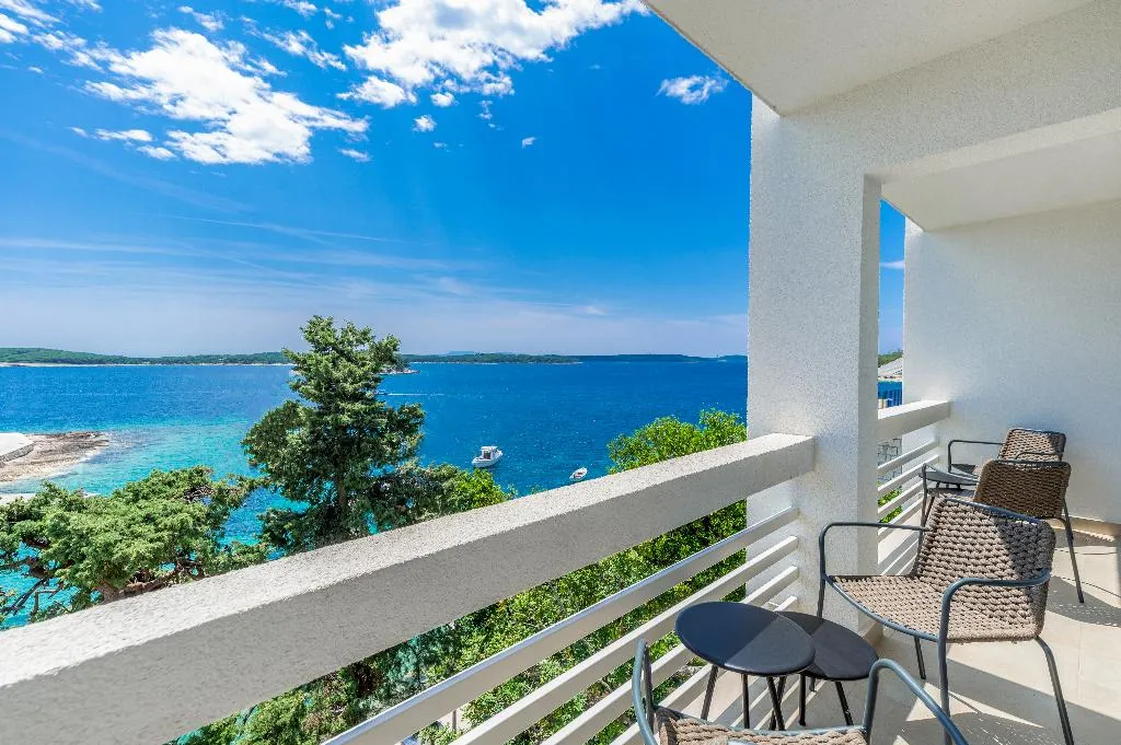 JUNIOR SUITE SEA VIEW WITH BALCONY Room, Beach Bay Hvar Hotel, Split