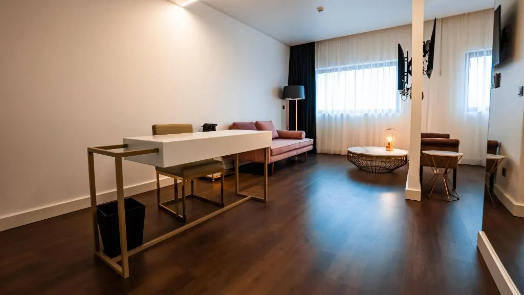 SUITE ONE BED Room, Hills Hotel Lisboa, Lisbon