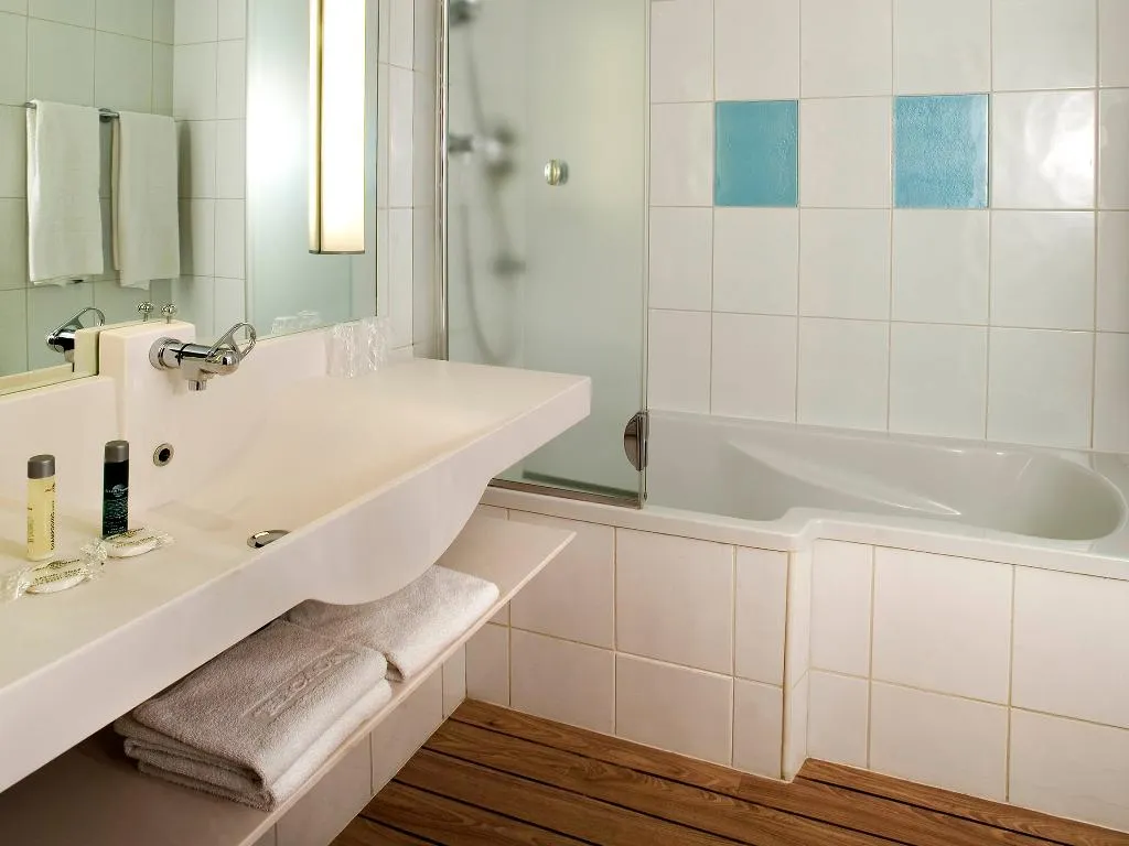 DOUBLE QUEEN SIZE BED Room, Novotel Lisboa, Lisbon