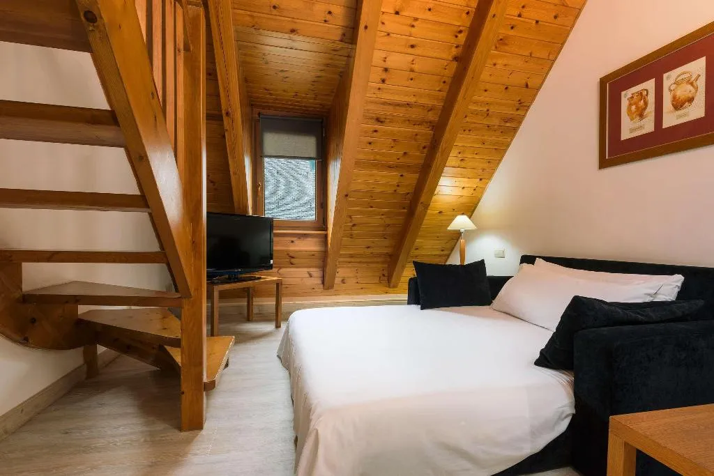 SUITE STANDARD Room, Vielha Val d’Arán Affiliated by Melia, Costa Brava