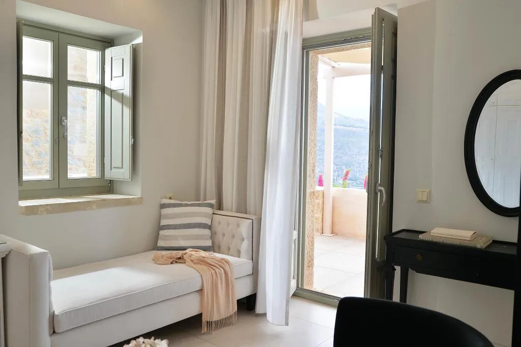 SUITE WITH JACUZZI Room, Akrolithi Boutique Hotel & Suites, Kalamata
