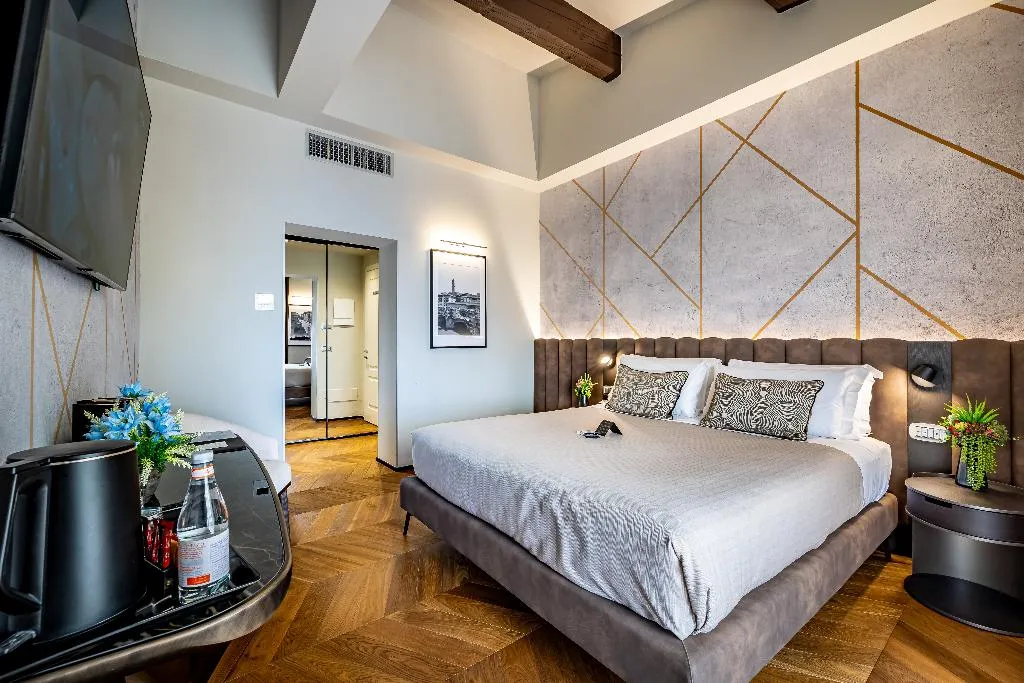 JUNIOR SUITE DELUXE WITH TERRACE Room, Palazzo Alfieri, Florence
