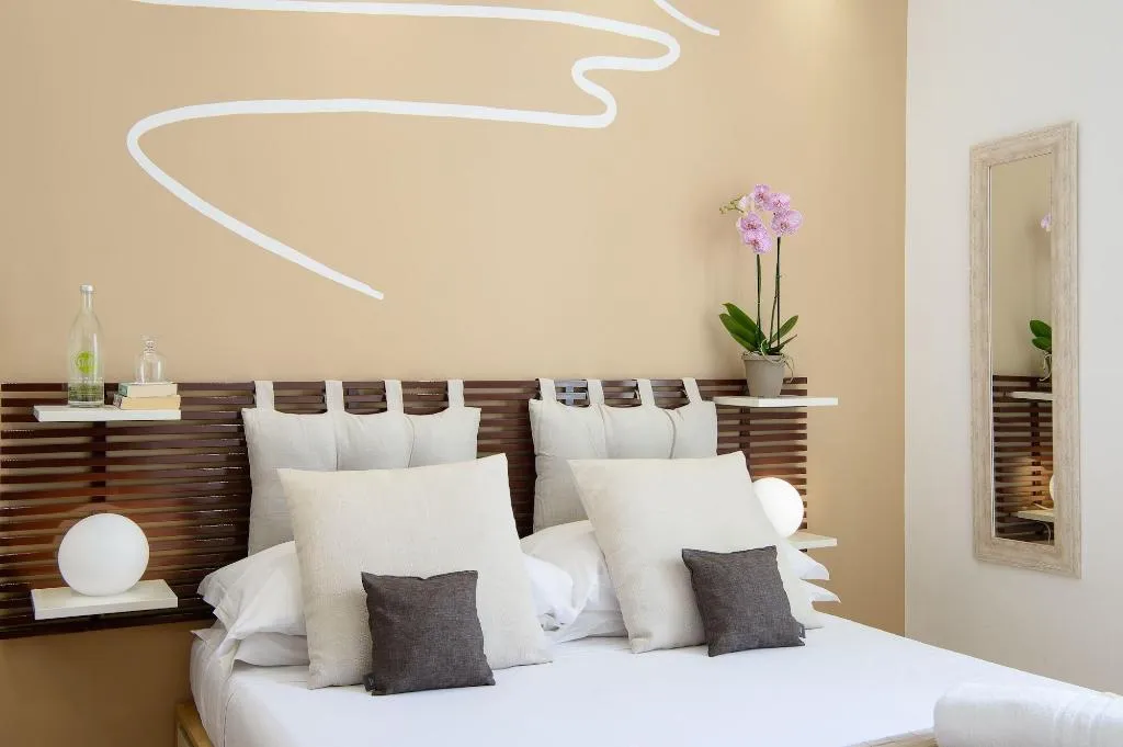 Room, La Maison Des Tout Le Monde, Naples
