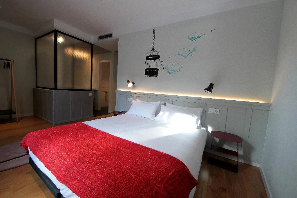DOUBLE SUPERIOR Room, Complutum Hostel, Madrid