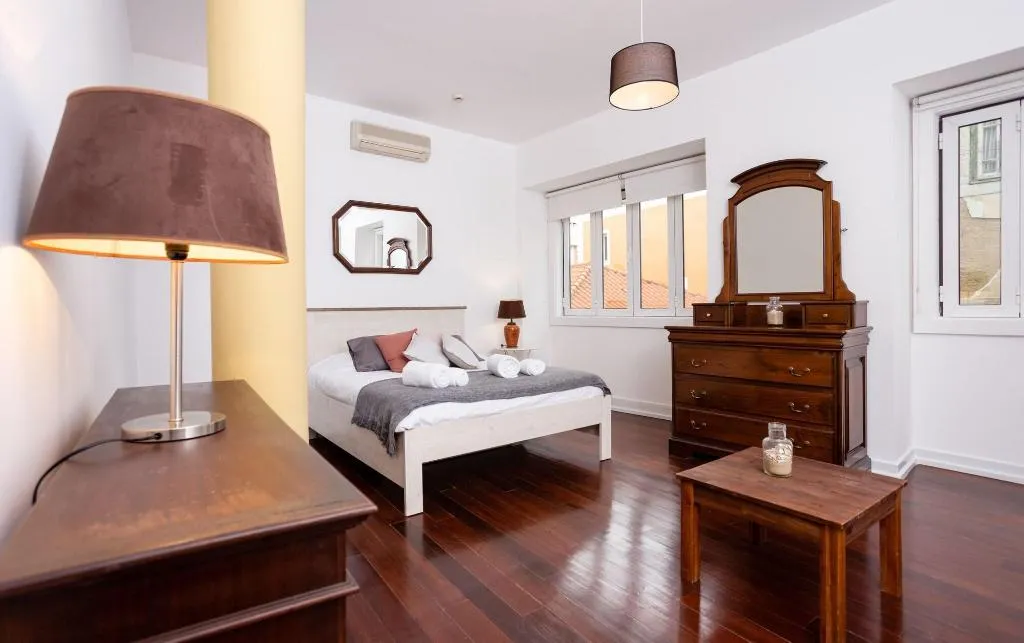 Room, Kais do Sol, Lisbon
