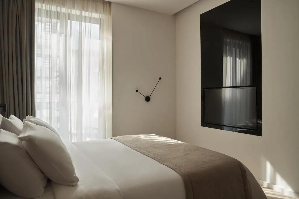 Room, Newel Psychiko, Athens
