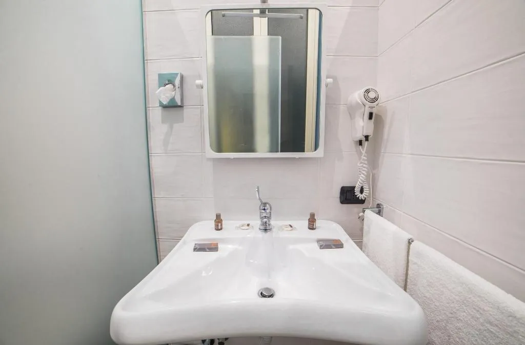 Room, Bed & Breakfast Chiaia 32, Naples
