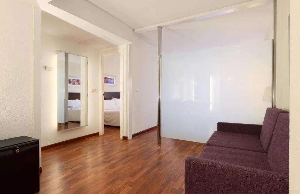 Room, Port Valencia Feria, Valencia