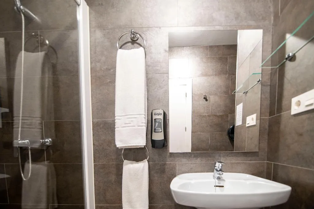 TRIPLE BASIC Room, Hotel Manzanito, Andalucia