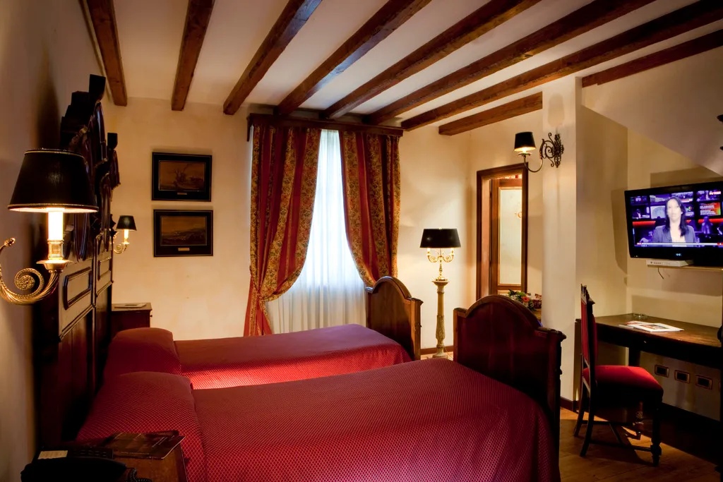 DOUBLE SINGLE USE CLASSIC Room, Castello della Castelluccia, Rome