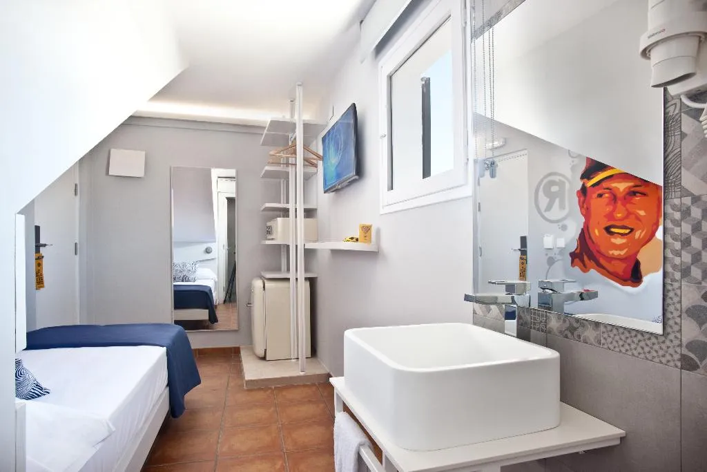 SINGLE PREMIUM Room, Ryans La Marina, Ibiza