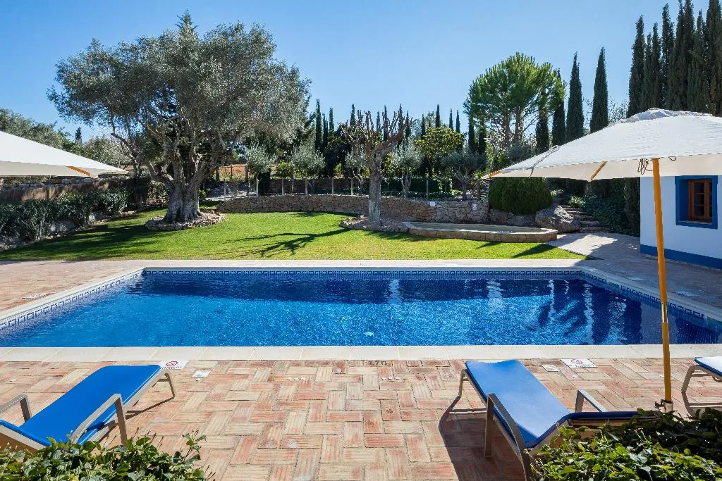 VILLA THREE BEDROOMS Room, Shantivillas, Algarve