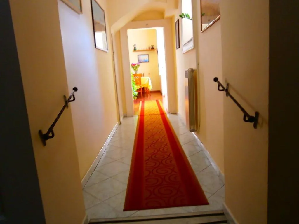Lobby, Come D'Incanto a Napoli, Naples