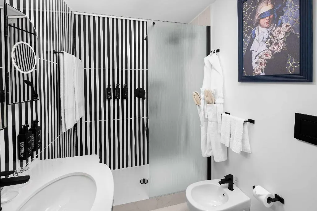 JUNIOR SUITE KING SIZE BED Room, Anglo American Hotel Florence, Curio Collection, Florence