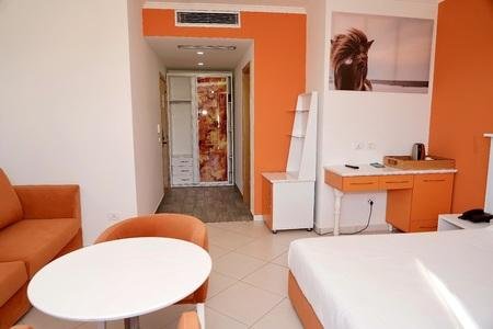 Monaco Hotel, Kavaje