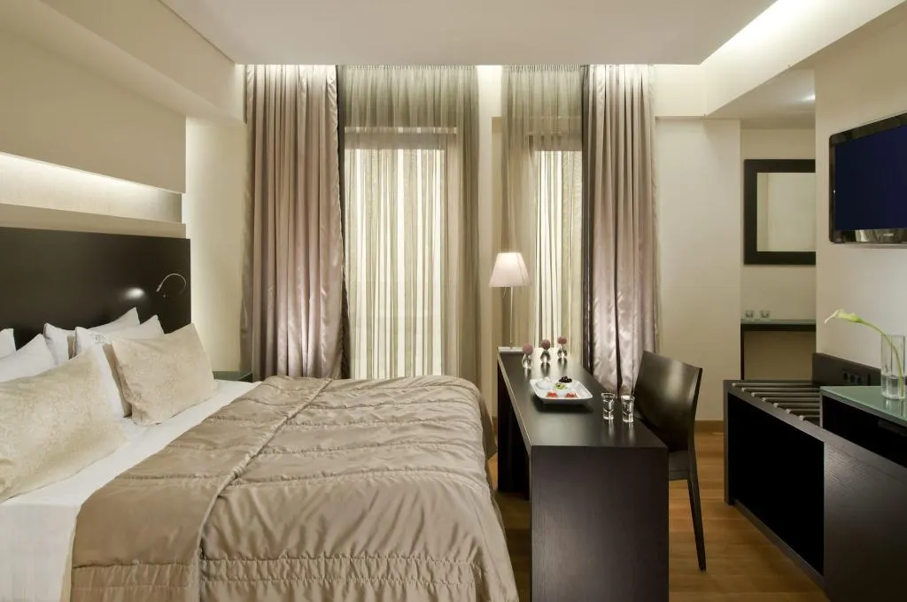 SUITE WITH VIEWS Room, O&B Athens Boutique Hotel, Athens