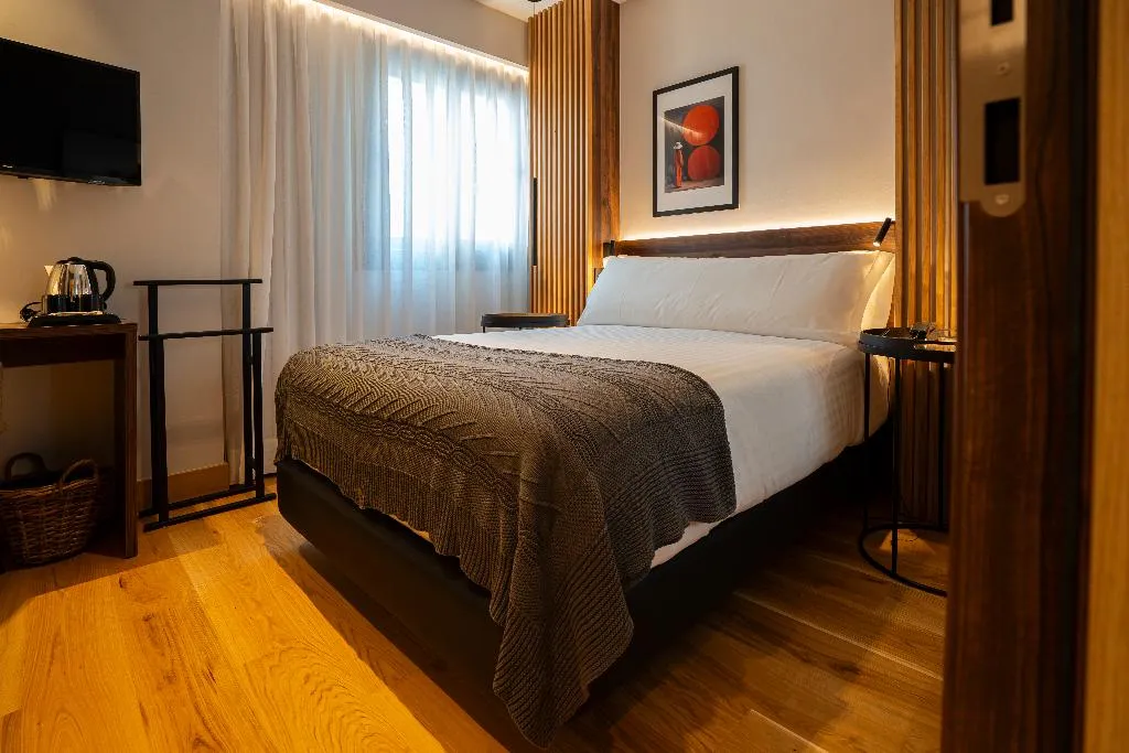 DOUBLE BASIC Room, Zenit Borrell, Barcelona