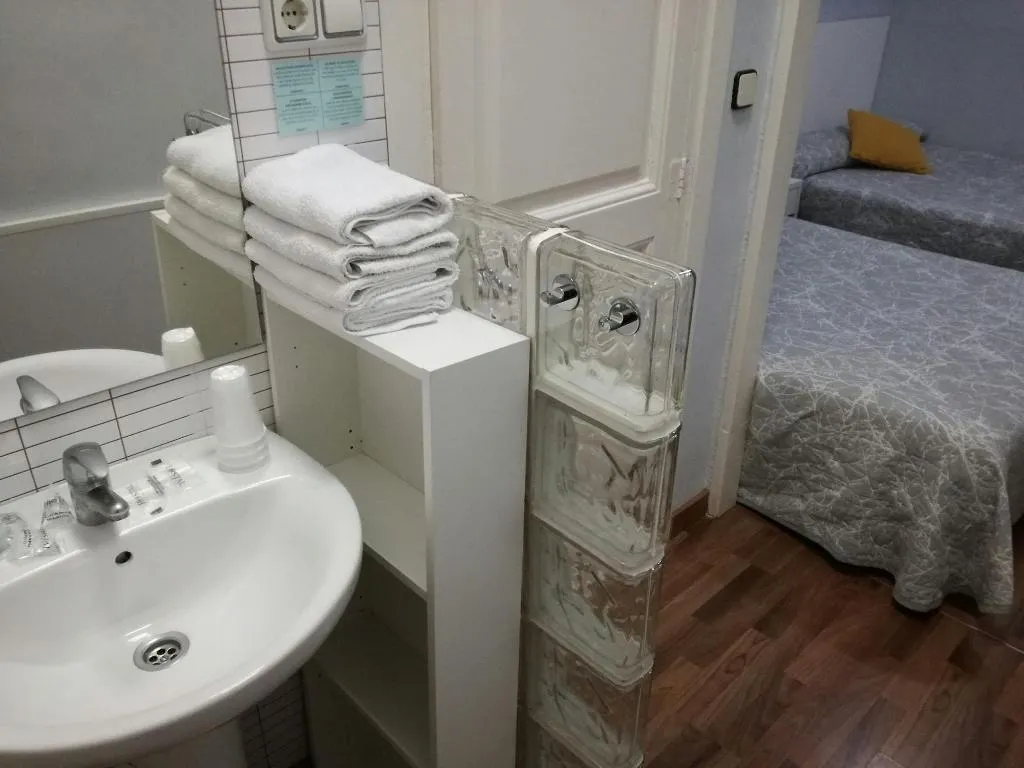 Room, Hostal Lesseps, Barcelona