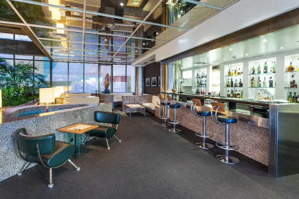 Bar, Holiday Inn Lisbon Continental, Lisbon