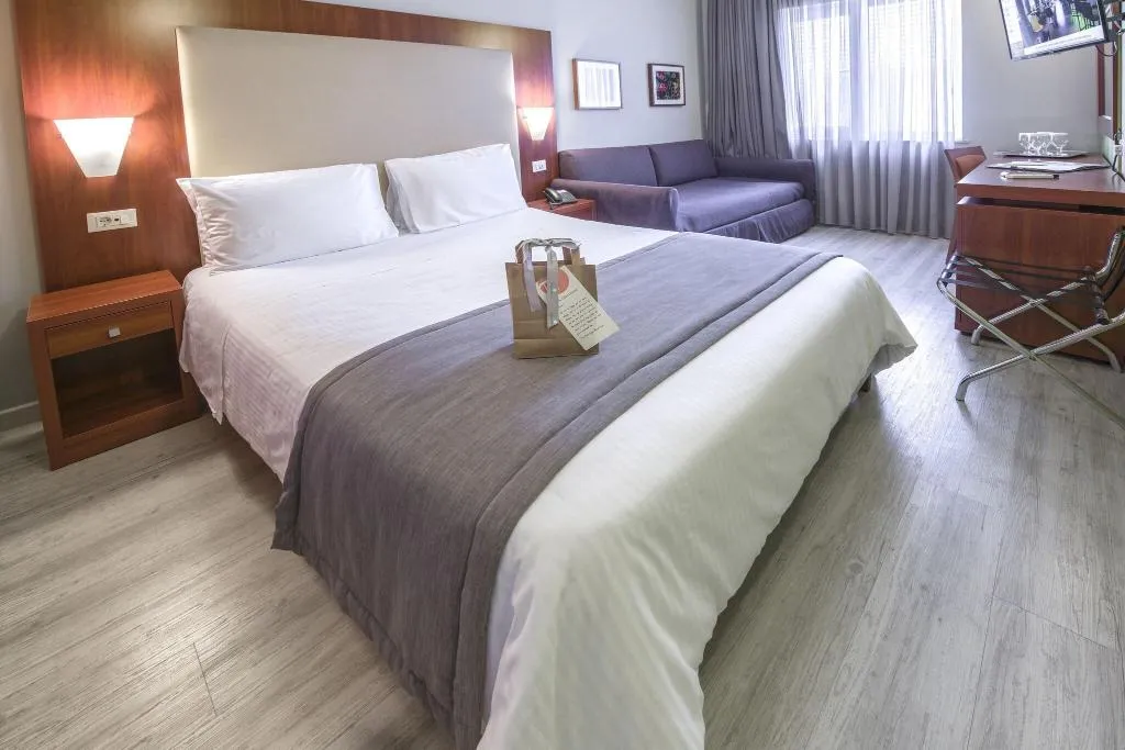 FAMILY ROOM QUEEN SIZE BED Room, Polis Grand Hotel, Athens