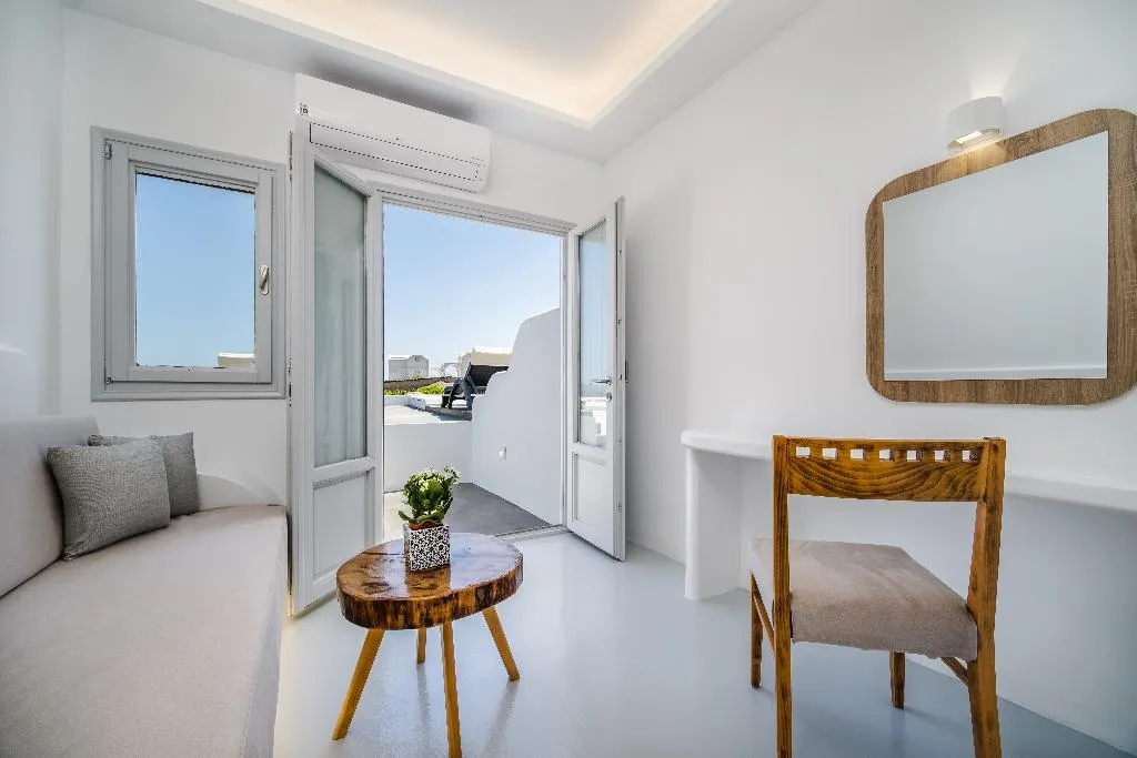 SUITE DELUXE SEA VIEW Room, Serenita Luxury Suites, Santorini