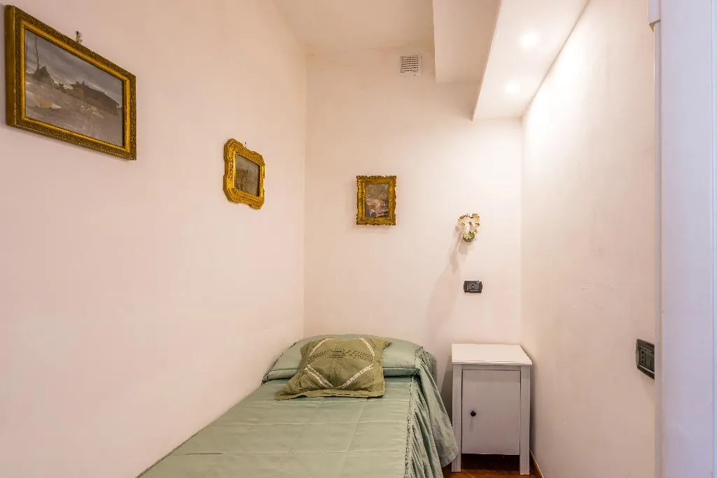 FAMILY ROOM DELUXE CITY VIEW Room, La Casa Di Bruno, Naples