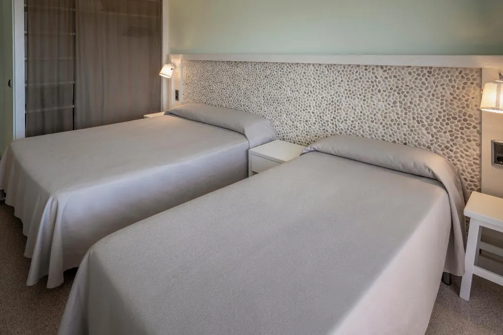 Double or Twin PREMIUM Room, Caprici Beach Hotel & Spa, Costa Brava