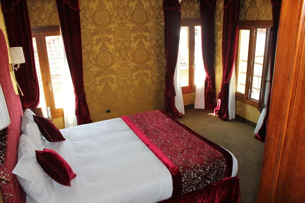 Double or Twin SUPERIOR ONE BEDROOM Room, Casanova, Venice
