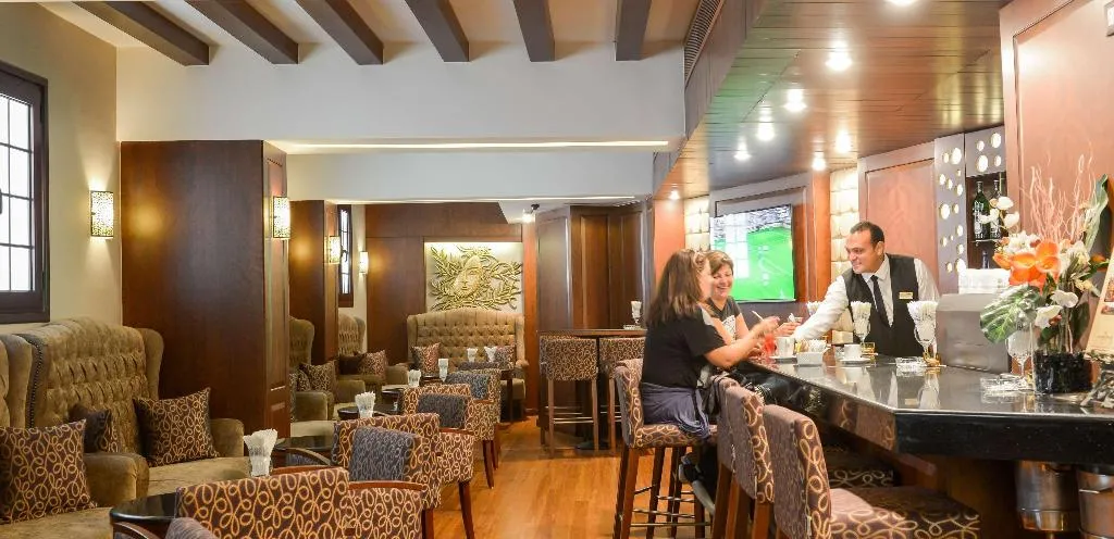 Bar, Golden Tulip Flamenco Cairo, Cairo