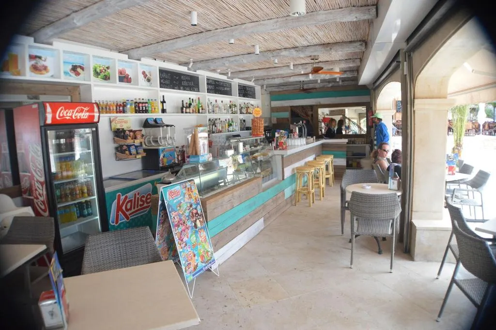 Bar, Hotel Cala Santanyi, Majorca