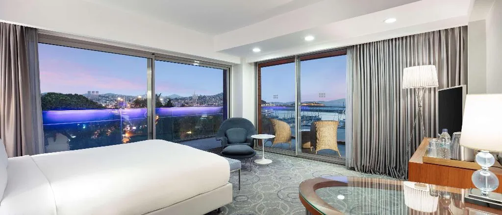 DOUBLE DELUXE MARINA VIEW Room, DoubleTree by Hilton Kusadasi, Izmir