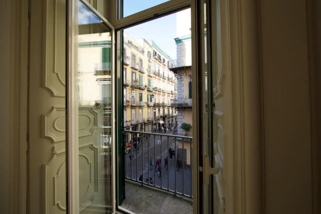 Room, Napoli Class, Naples