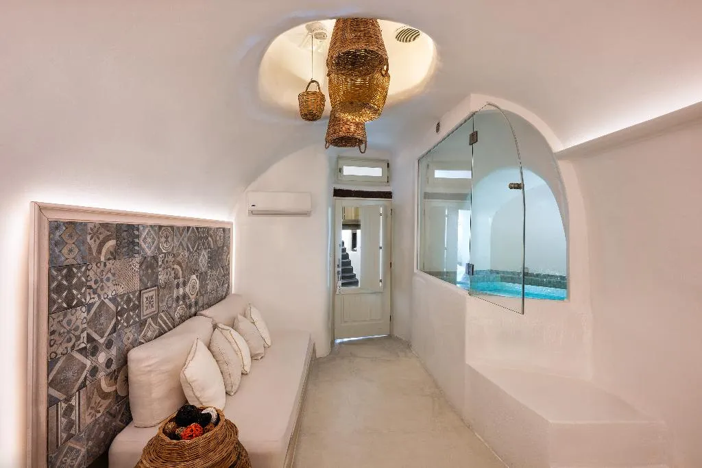 JUNIOR SUITE WITH JACUZZI Room, Athina Luxury Suites, Santorini
